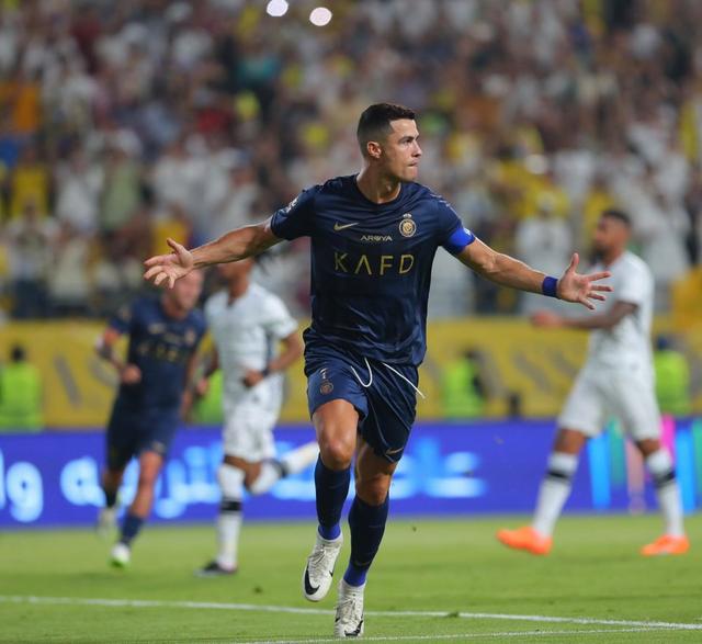 爱游戏平台-C罗连续五场比赛得分超过表现优异，公牛不断突破！